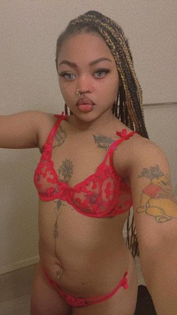 Vic, 23  female escort, Lafayette